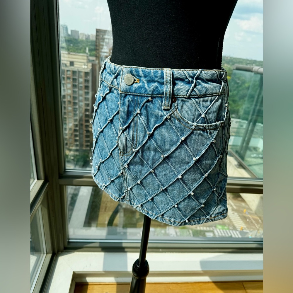 🆕 ALICE + OLIVIA 🧿 NWT Joss High-Rise Quilted Embellished Denim Mini Skirt, 26 - Picture 11 of 16